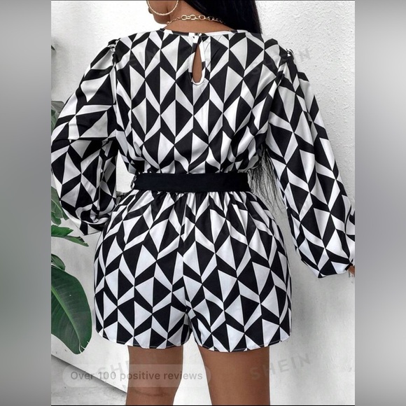 Geometric print romper - Picture 2 of 4